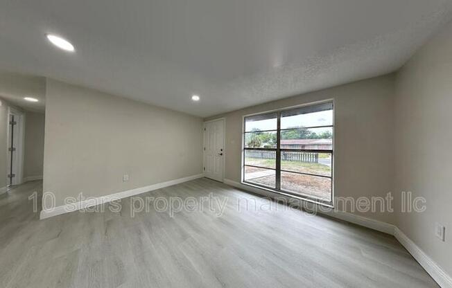 3011 N 43 ST
