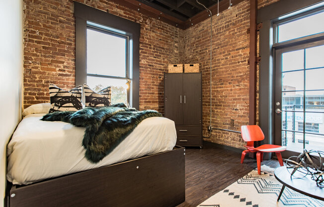 Studio, 1 bath, 289 sqft, $899, Unit 202