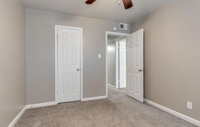 1 bed, 1 bath, 660 sqft, $815, Unit The Elms by ONYX #6