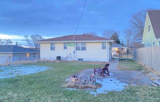 Beautiful 3 bed 1 bath house, over sized driveway, garage and fenced in back yard $1,595  [Move-in special: 1/2 off first month rent]