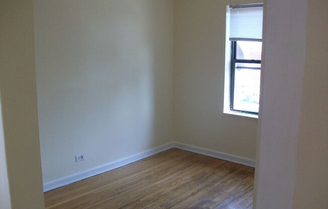 8057 S Marshfield