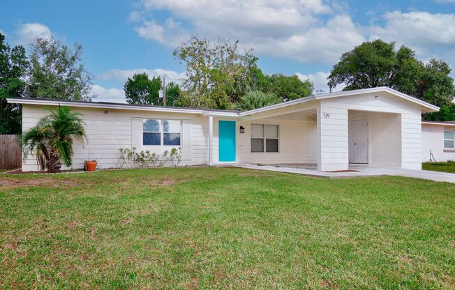 Charming 3/2 Spacious Home with a Large Covered Patio Located in Sky Lake - Orlando!