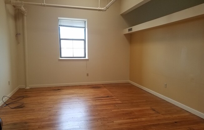 1 bed, 1 bath, 907 sqft, $1,350, Unit Apt. 412