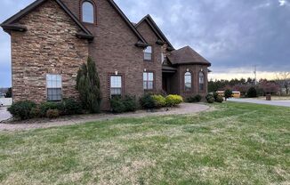 4 beds, 3.5 baths, $3,200