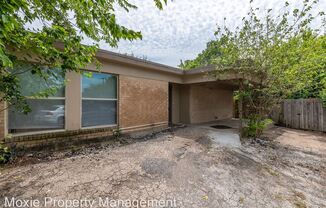 6762-6764 Trail Lake Dr.