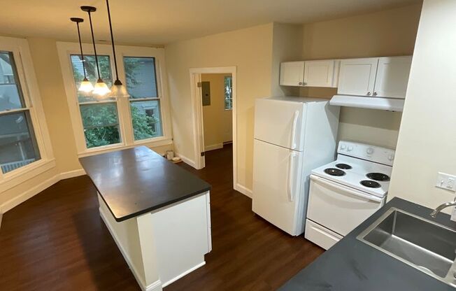 9 beds, 4 baths, 2,648 sqft, $11,550, Unit 123 E. 8th St