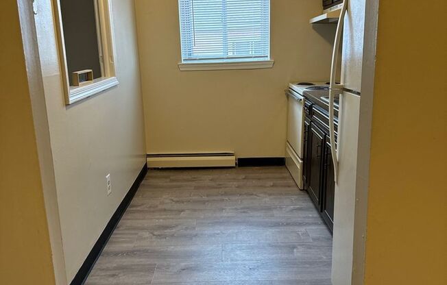 1 bed, 1 bath, 725 sqft, $1,245, Unit E10