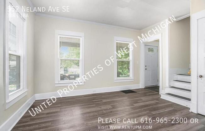 552 NELAND AVE SE