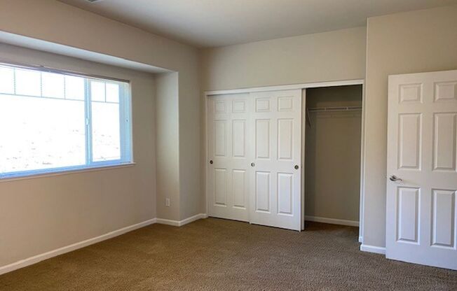 3 beds, 2.5 baths, $2,300