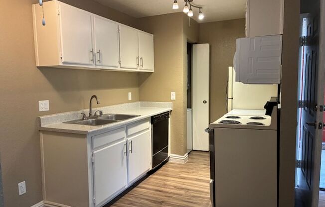 1 bed, 1 bath, 575 sqft, $1,215