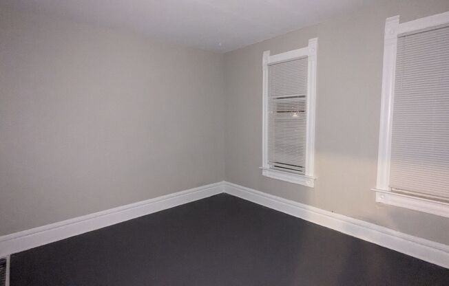 3 beds, 1 bath, $950, Unit Unit 1