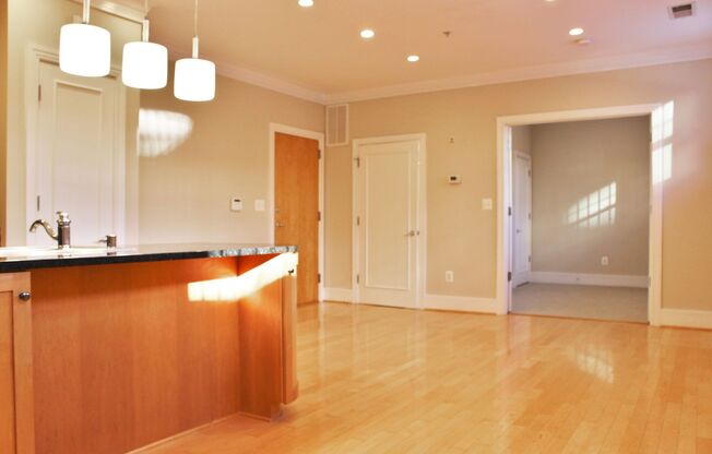 2 beds, 1 bath, 760 sqft, $3,400, Unit 112