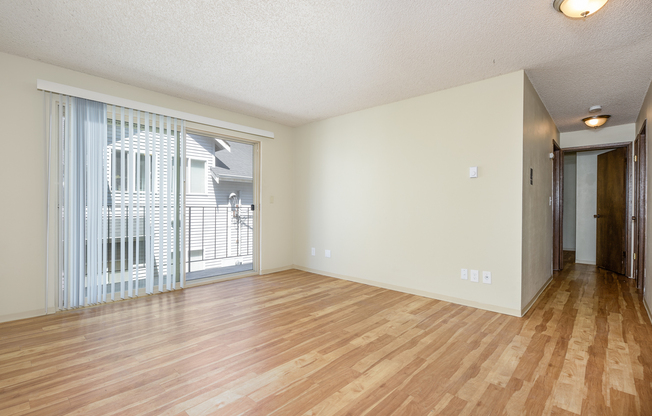 2 beds, 1 bath, 850 sqft, $2,025, Unit 208