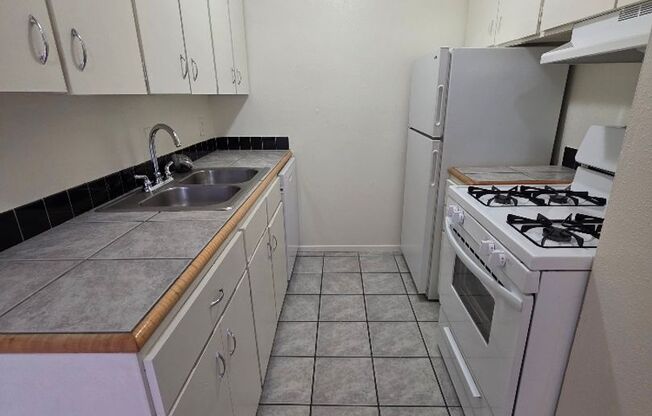 2 beds, 1 bath, 900 sqft, $1,145, Unit ELP2202-229