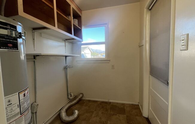 2 beds, 1 bath, $1,900