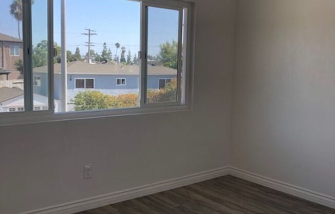 2 beds, 1 bath, 850 sqft, $2,425, Unit 4580 ½