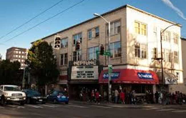 2 beds, 1 bath, 766 sqft, $2,050, Unit 32