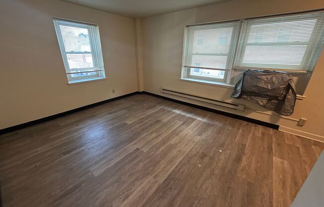 1 bed, 1 bath, $950, Unit 213