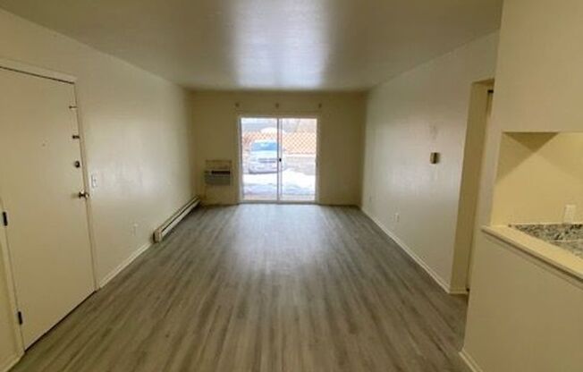 2 beds, 1 bath, 900 sqft, $950, Unit 9