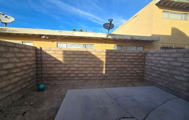 2 beds, 1.5 baths, 992 sqft, $1,350, Unit 900B