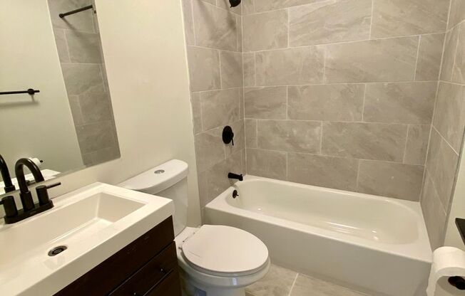 2 beds, 1 bath, 730 sqft, $2,450