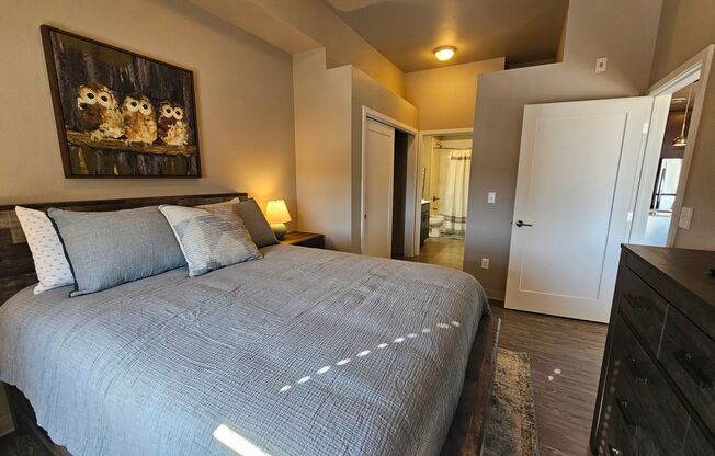 2 beds, 2 baths, 995 sqft, $2,700, Unit 305