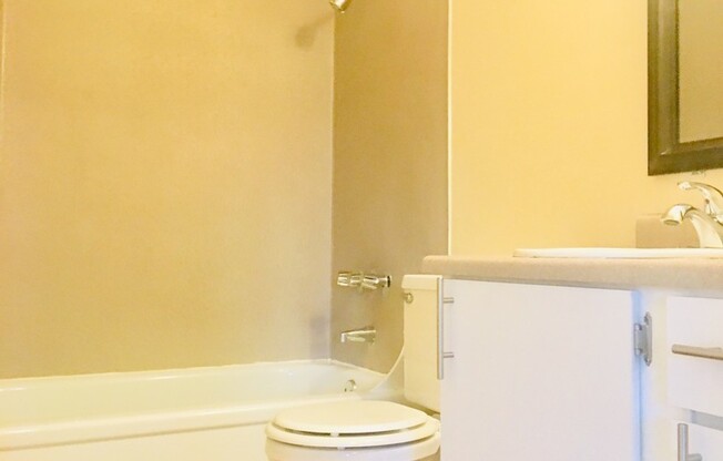 2 beds, 1 bath, 807 sqft, $1,795, Unit G1