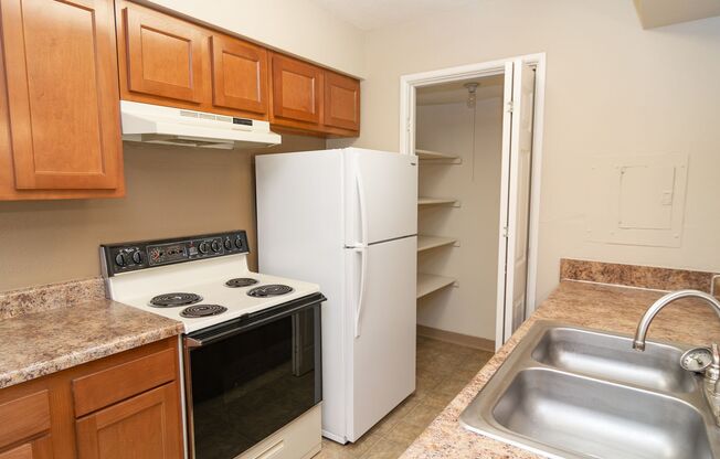 1 bed, 1 bath, 598 sqft, $955, Unit 28U-1D