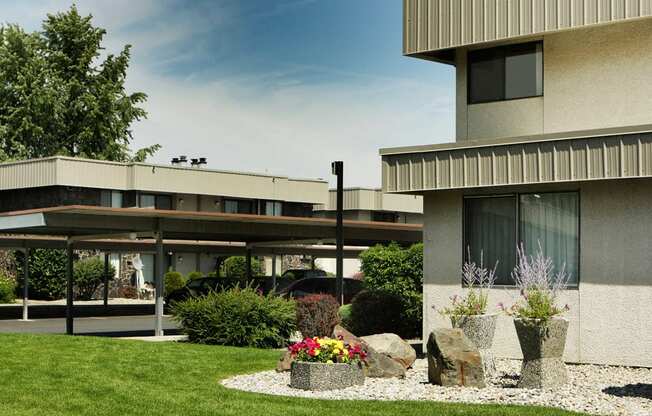 Courtyard View at Quadrangle Apartments, Washington, 99208