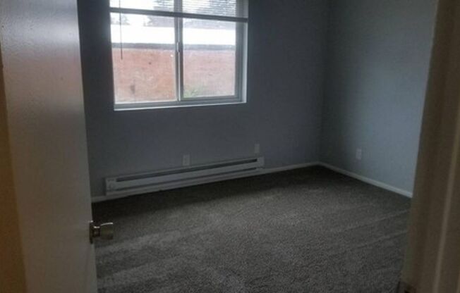 2 beds, 1 bath, 800 sqft, $1,045, Unit Unit 16