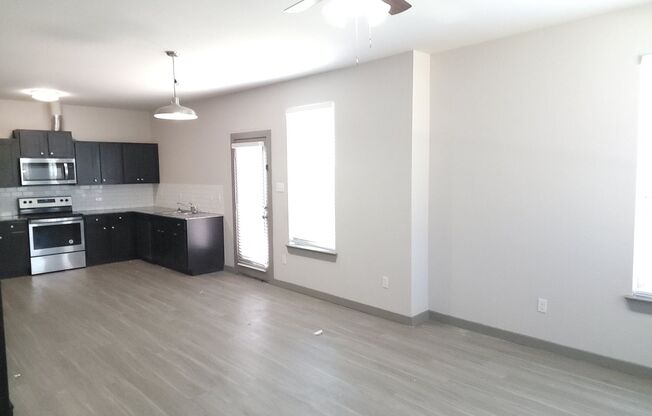 3 beds, 2 baths, 1,778 sqft, $1,895, Unit 10612-203