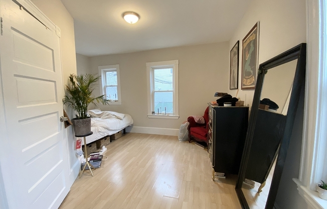 3 beds, 1 bath, $3,450, Unit 1