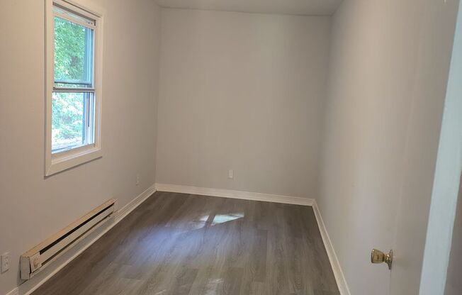 2 beds, 1 bath, $1,300