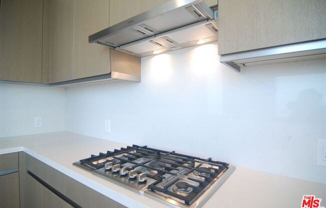 2 beds, 2.5 baths, 1,720 sqft, $5,500, Unit 2406