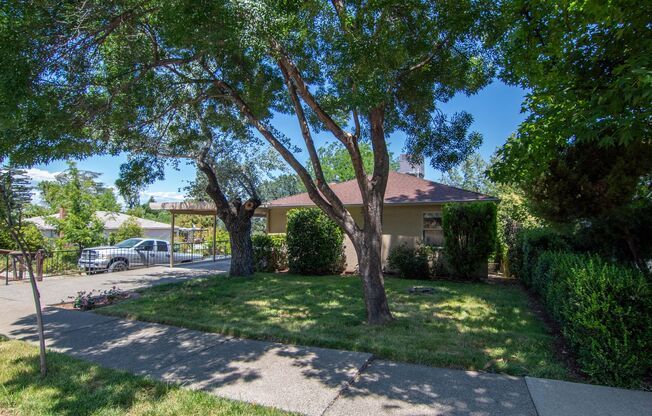 MOVE IN SPECIAL: $400 OFF FIRST MONTHS RENT! LANDSCAPING INCLUDED!