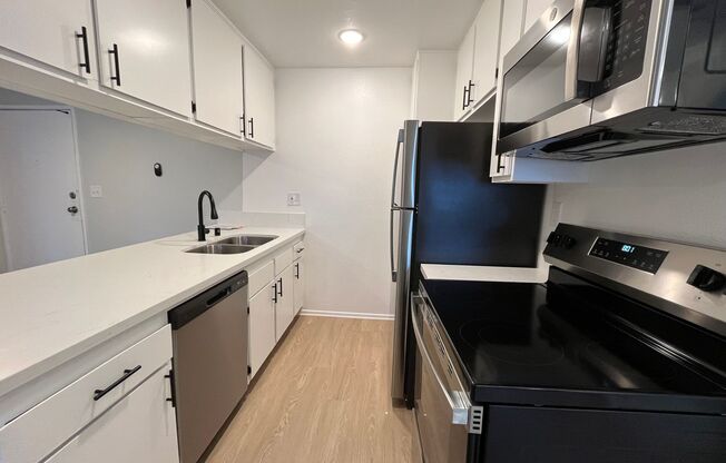 2 beds, 2 baths, 900 sqft, $1,998, Unit 327