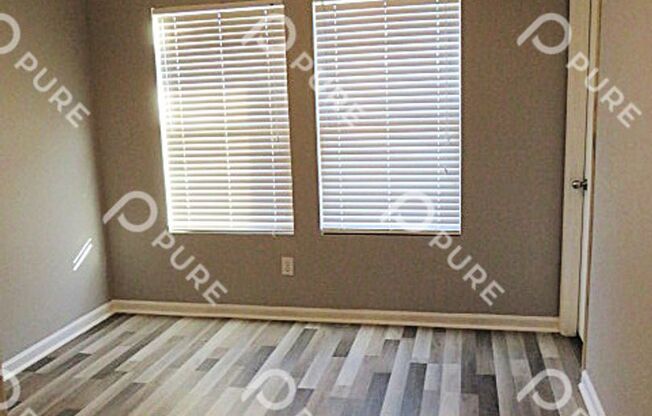 221 Whitestone Dr!