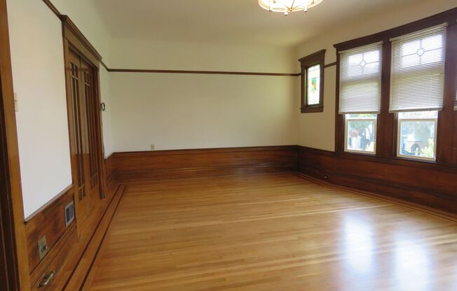 2 beds, 1 bath, $5,800, Unit 610