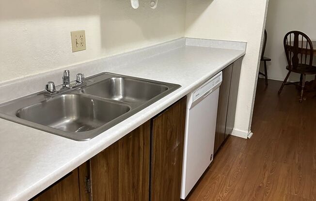 2 beds, 1 bath, 796 sqft, $1,150, Unit 204