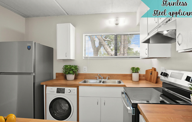 2 beds, 1 bath, 884 sqft, $1,420, Unit J113