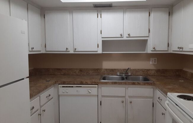 2 beds, 2 baths, 920 sqft, $1,245, Unit Unit # 607