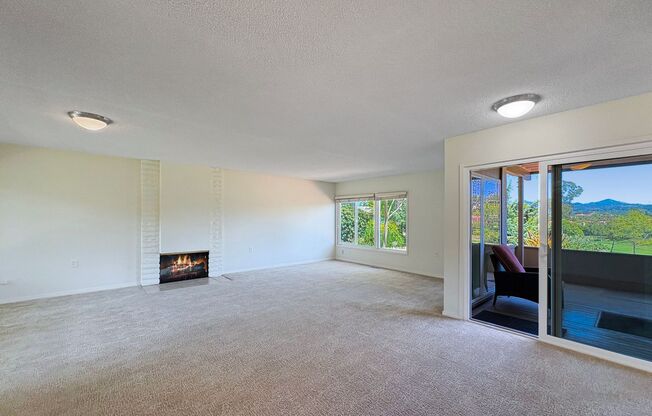 Spacious 2B/2.5BA Townhome w/ Stunning Views, AC & Garage – Available Now! (Month to Month)