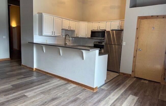 2 beds, 1.5 baths, 1,025 sqft, $1,825, Unit 922