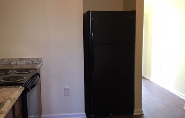 Studio, 1 bath, $850, Unit 332- Unit 1