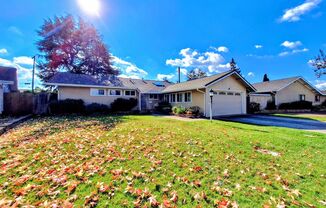 Beautiful 3bd Single Story House w/Large Yards & Attached Garage