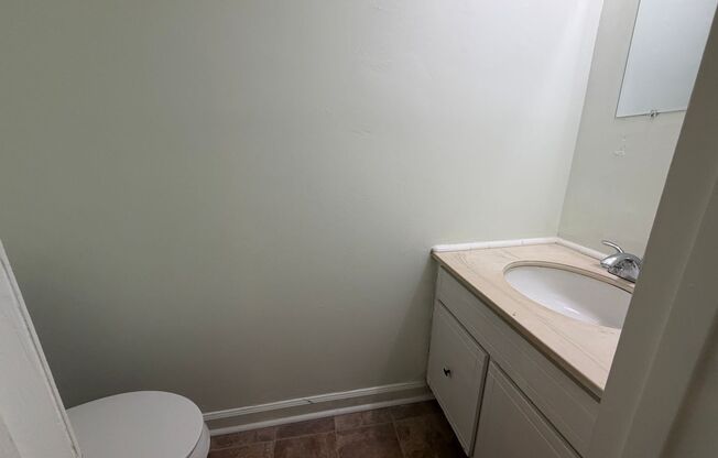 3 BR Townhouse AVAILABLE NOW!