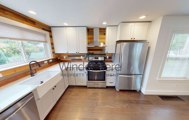 1346 Bonsella ⭐ Fenced Backyard, Stainless Steel Appliances ⭐