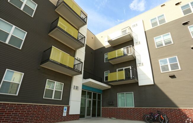 1 bed, 1 bath, 721 sqft, $1,135, Unit 220