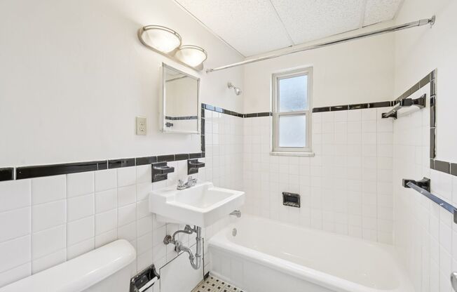 2 beds, 1 bath, 610 sqft, $850, Unit 195-03