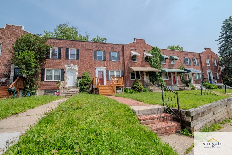 1704 REDWOOD AVE